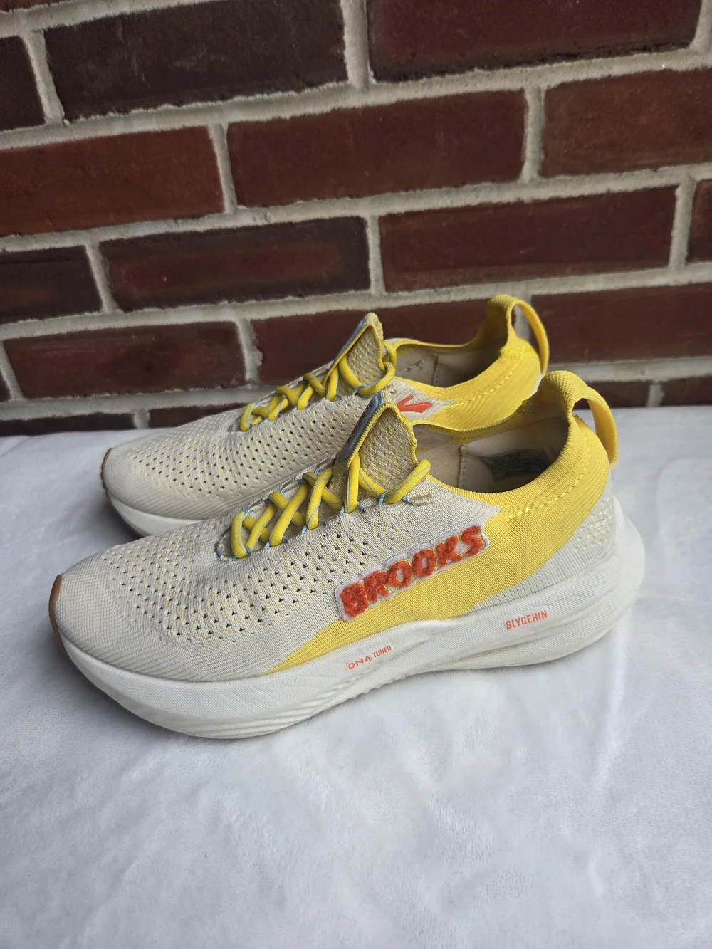 Brooks Glycerin StealthFit 22 Women’s 9.5 Cyber Yellow Running Shoes